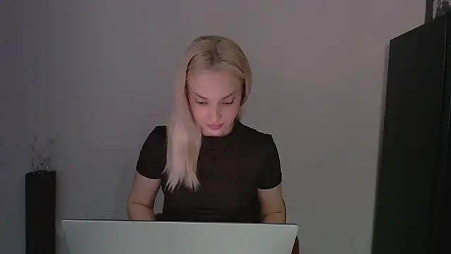 Snapshot of Lia_noo_regrets chatting on April 19, 2026, 4:06 pm Lia noo regrets online show from April 19, 2026, 4:06 pm