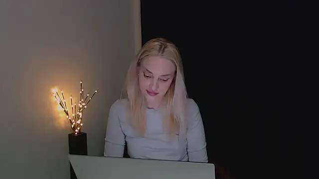Snapshot of Lia_noo_regrets chatting on April 20, 2026, 5:37 pm Lia noo regrets online show from April 20, 2026, 5:37 pm