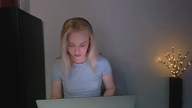 Snapshot of Lia_noo_regrets chatting on May 12, 2026, 5:21 pm Lia noo regrets online show from May 12, 2026, 5:21 pm