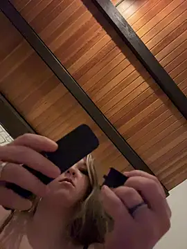 SweetTeenGirl online show from November 6, 2025, 6:42 pm