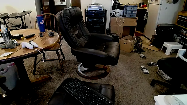 Snapshot of havethickcock chatting on October 18, 2025, 3:42 am havethickcock online show from October 18, 2025, 3:42 am