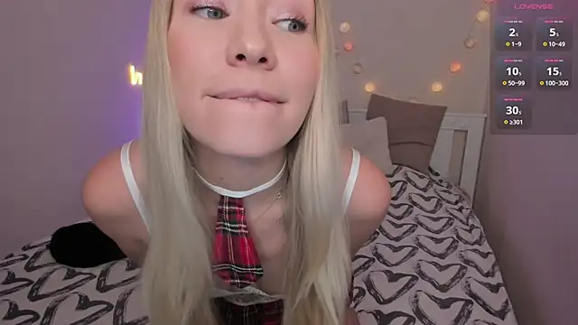 Snapshot of DanaCandy chatting on March 22, 2025, 10:26 pm DanaCandy online show from March 22, 2025, 10:26 pm