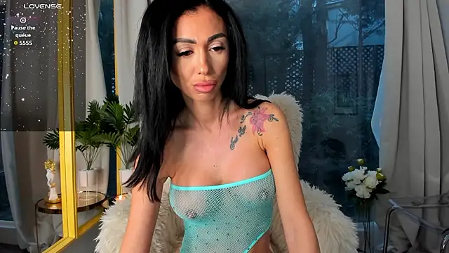 Snapshot of ParissHiltonX chatting on February 12, 2026, 5:24 am ParissHiltonX online show from February 12, 2026, 5:24 am