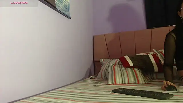  Bombom   online show from February 16, 2026, 12:40 am