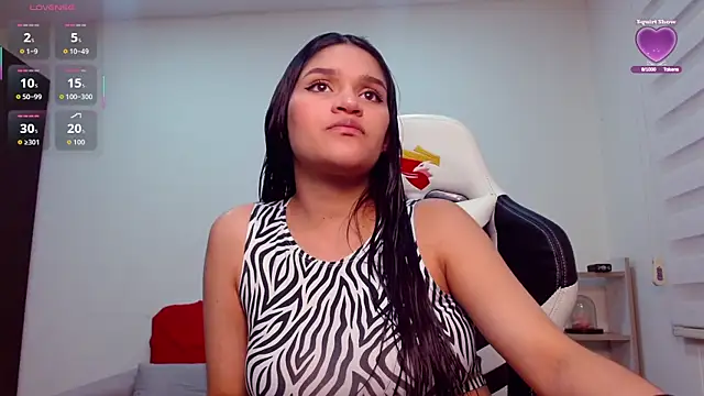 Snapshot of Roxxi_2110 chatting on September 24, 2025, 1:53 am Roxxi 2110 online show from September 24, 2025, 1:53 am