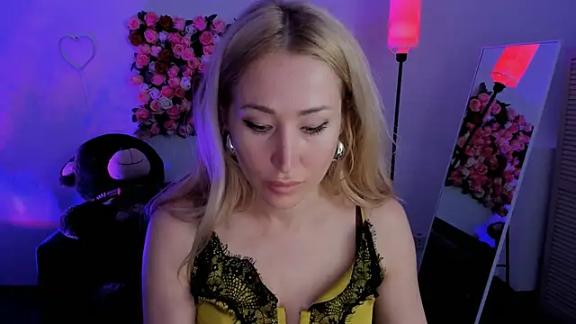 AstraMonroe online show from April 21, 2026, 10:32 am