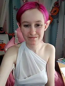 Fuzzy Unicorn online show from October 31, 2025, 7:04 pm