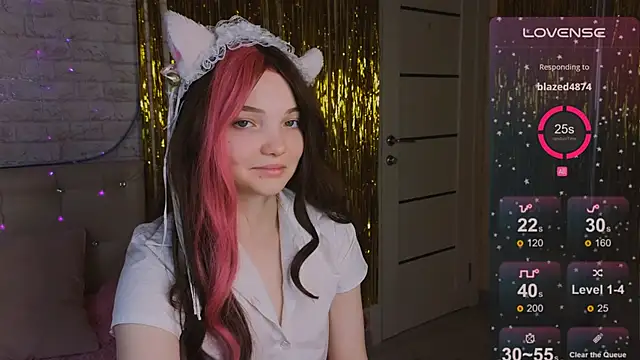 Snapshot of AnimeAlica18 chatting on December 4, 2025, 2:32 am AnimeAlica18 online show from December 4, 2025, 2:32 am