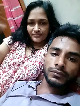 Hotty-couple063 online show from September 10, 2025, 3:56 pm