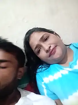 Hotty-couple063 online show from September 12, 2025, 2:06 pm