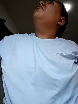 Snapshot of Luzky chatting on November 27, 2025, 2:41 pm Luzky online show from November 27, 2025, 2:41 pm