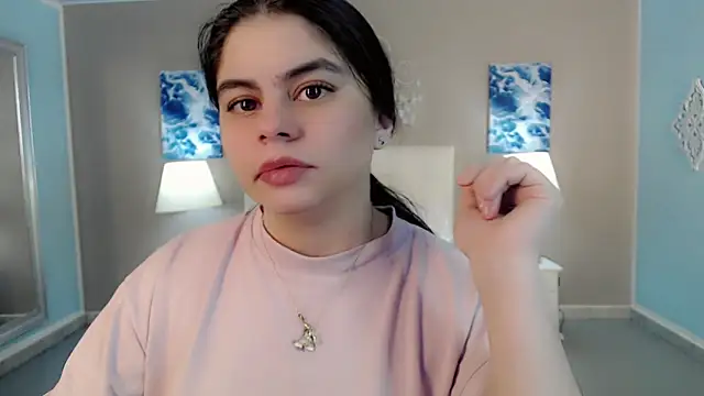 Snapshot of maddissonivanova chatting on December 22, 2025, 2:30 am maddissonivanova online show from December 22, 2025, 2:30 am