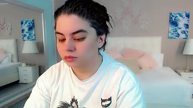 maddissonivanova online show from April 7, 2026, 7:14 pm