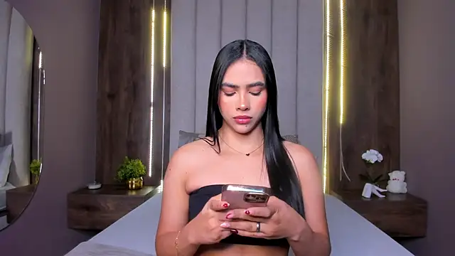 LucySalvatore  online show from September 19, 2025, 11:55 am