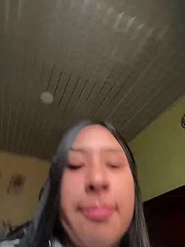 BELLAALEJA online show from December 3, 2025, 10:41 pm