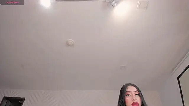 LeahLombardi  online show from April 1, 2026, 3:40 am