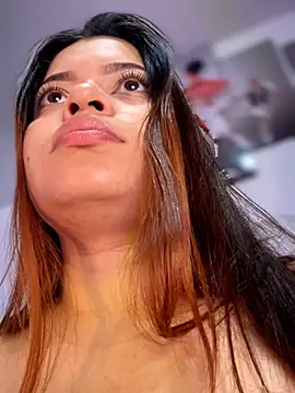 Yaqui elle online show from February 27, 2026, 2:44 am