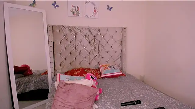 bonniebakerz1 online show from November 18, 2025, 9:30 pm