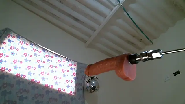 Monserrat Sweet online show from November 27, 2025, 7:05 pm