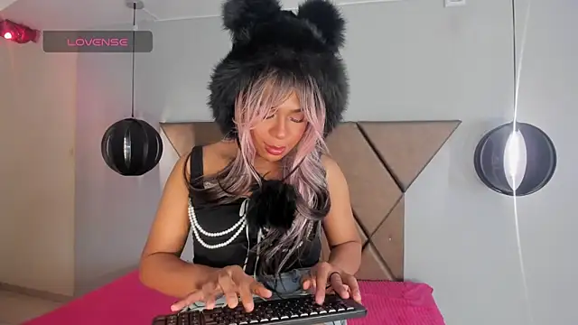 Sol Vanegas online show from September 25, 2025, 12:09 pm