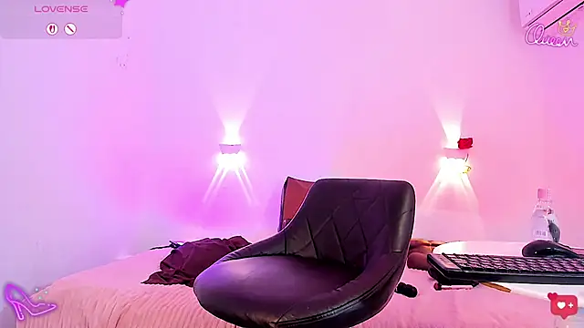 Snapshot of Sol_Vanegas chatting on February 22, 2026, 12:45 am Sol Vanegas online show from February 22, 2026, 12:45 am