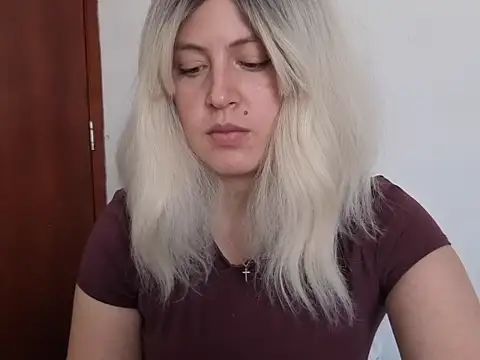 francescaasmith online show from April 22, 2026, 6:20 pm