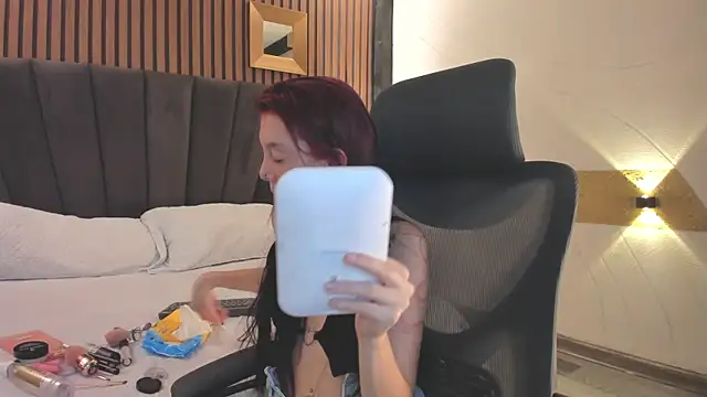 Snapshot of CleoWhite chatting on November 2, 2025, 4:26 am CleoWhite online show from November 2, 2025, 4:26 am