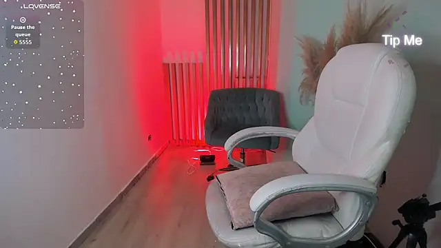 Snapshot of CleoWhite chatting on November 6, 2025, 5:41 am CleoWhite online show from November 6, 2025, 5:41 am