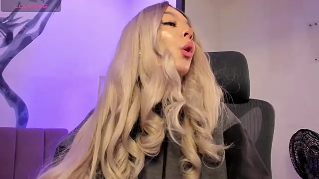 Snapshot of CleoWhite chatting on January 6, 2026, 9:07 pm CleoWhite online show from January 6, 2026, 9:07 pm