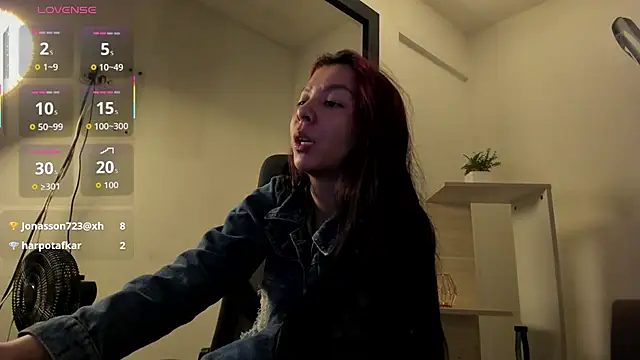 Snapshot of CleoWhite chatting on January 8, 2026, 9:17 pm CleoWhite online show from January 8, 2026, 9:17 pm