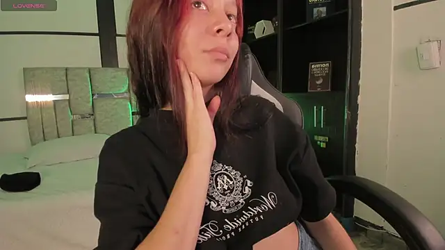 Snapshot of CleoWhite chatting on January 11, 2026, 9:20 pm CleoWhite online show from January 11, 2026, 9:20 pm