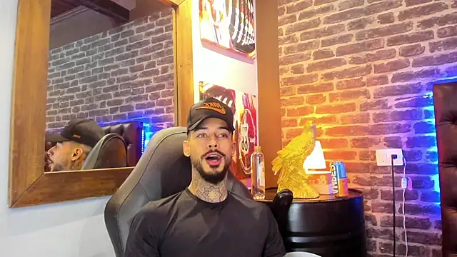 VinzenzRizzo online show from November 19, 2025, 4:56 am