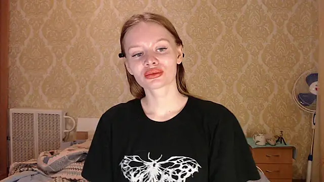 Kitkaat00 online show from April 16, 2026, 1:23 pm