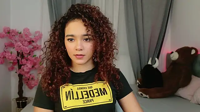 Snapshot of Taylor_Tina chatting on October 13, 2025, 5:29 am Taylor Tina online show from October 13, 2025, 5:29 am