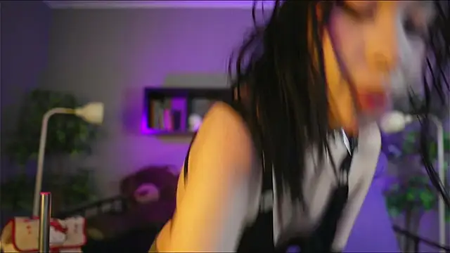 Sabrina bloom online show from October 29, 2025, 1:13 pm