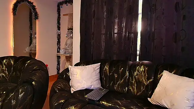 Snapshot of Sophie_Janner chatting on November 13, 2025, 9:14 pm Sophie Janner online show from November 13, 2025, 9:14 pm