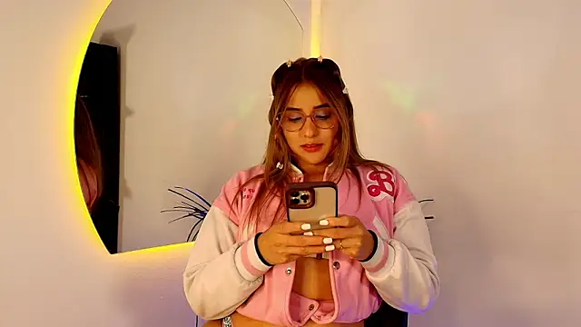 Snapshot of Sophie_Janner chatting on January 31, 2026, 8:18 pm Sophie Janner online show from January 31, 2026, 8:18 pm