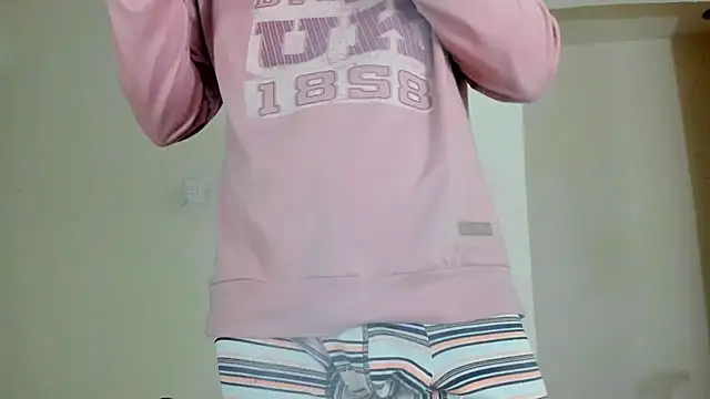 Snapshot of HELLSTAR chatting on November 4, 2025, 7:51 am HELLSTAR online show from November 4, 2025, 7:51 am