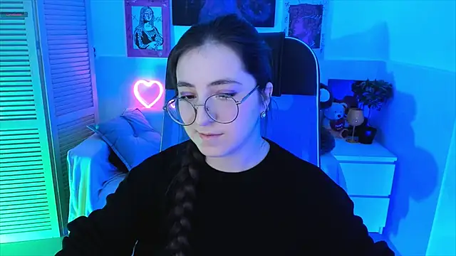 Snapshot of VirtuallVoyant chatting on October 13, 2025, 7:19 am VirtuallVoyant online show from October 13, 2025, 7:19 am