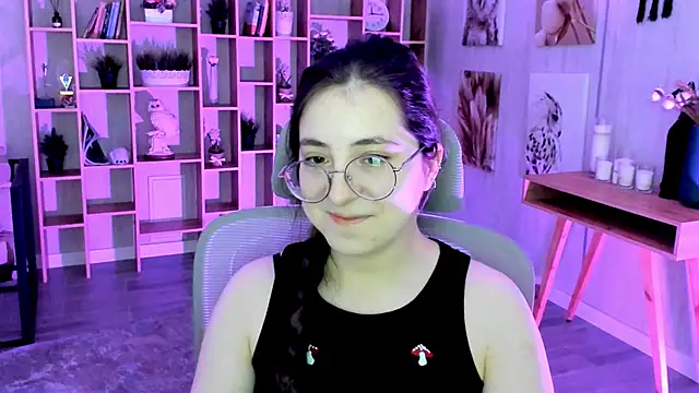 Snapshot of VirtuallVoyant chatting on November 5, 2025, 4:45 am VirtuallVoyant online show from November 5, 2025, 4:45 am