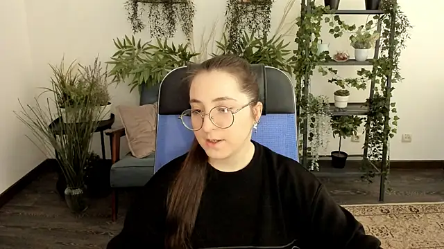 VirtuallVoyant online show from November 28, 2025, 5:10 am