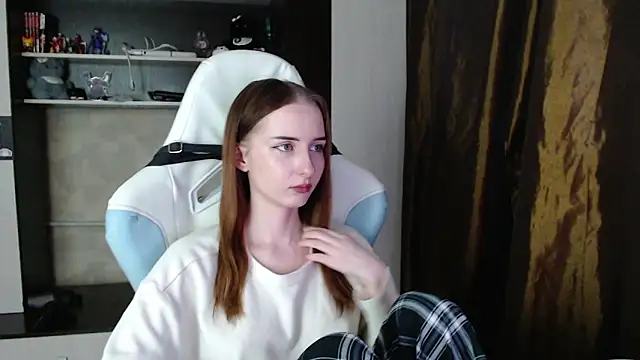 Cutti Crystal online show from March 4, 2026, 12:49 am