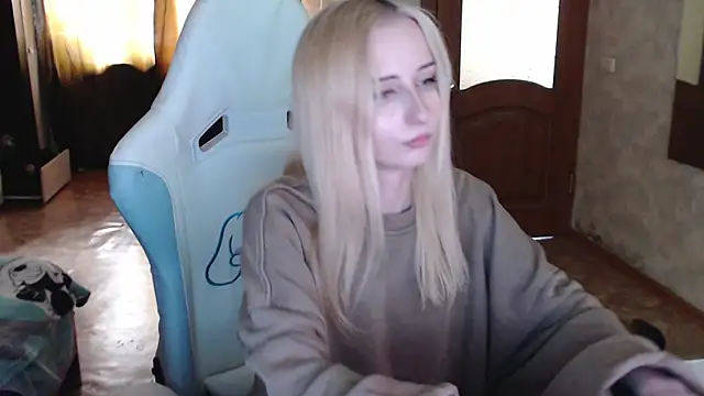 Cutti Crystal online show from April 21, 2026, 2:51 am