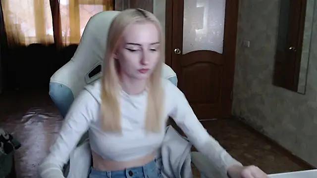 Cutti Crystal online show from April 21, 2026, 11:51 pm