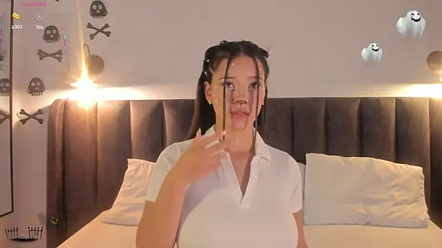 Sophie Smith19  online show from October 31, 2025, 1:45 pm