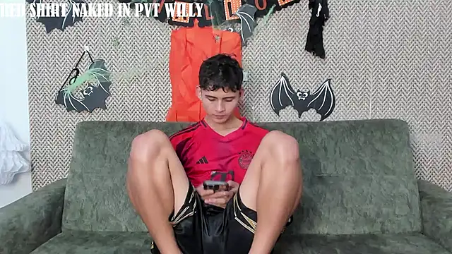 willy sexxx18 online show from October 24, 2025, 7:43 pm