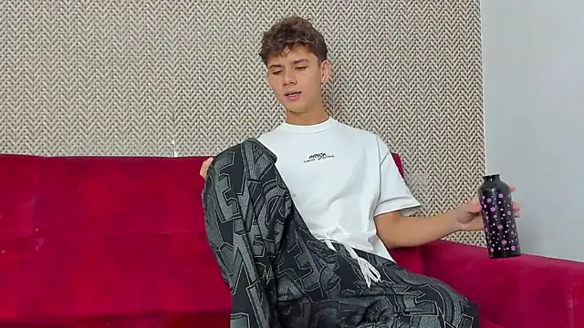 willy sexxx18 online show from February 11, 2026, 2:00 pm