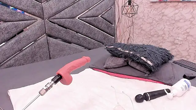 SASHA BROWNIE   online show from March 7, 2026, 7:22 pm