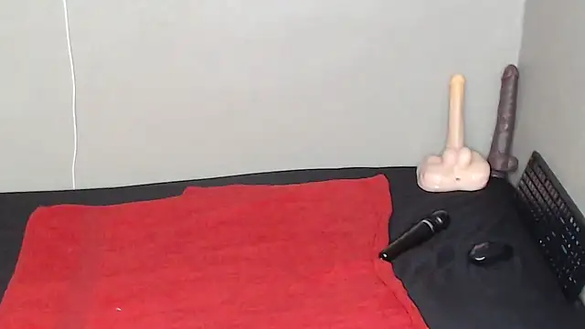 TrishahXo online show from February 5, 2026, 3:11 am