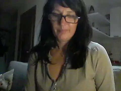 Snapshot of Elena48324 chatting on September 25, 2025, 5:05 pm Elena48324 online show from September 25, 2025, 5:05 pm